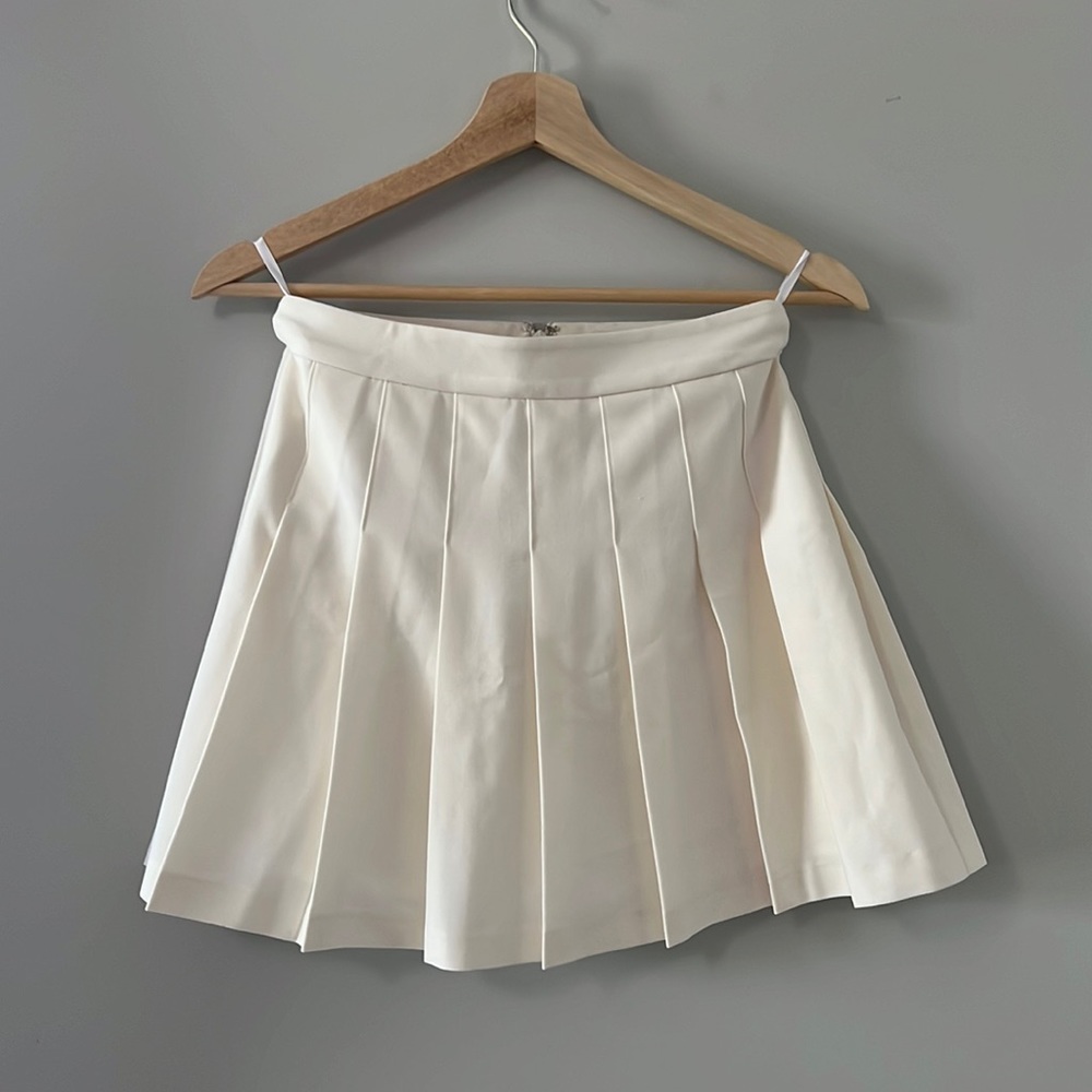 Aritzia / Sunday Best: Olive Micro Pleated Skirt (Whisper White)